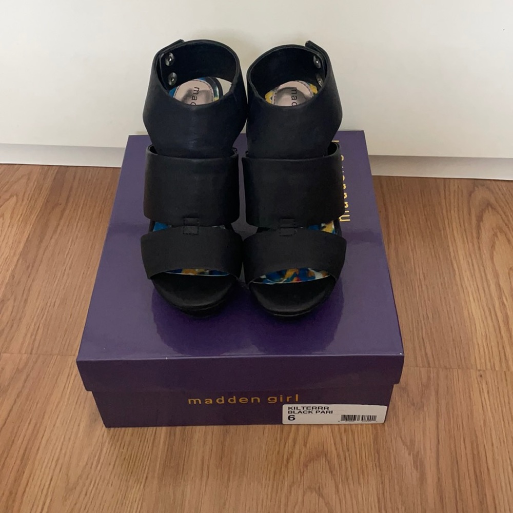 Never worn Madden Girl wedges